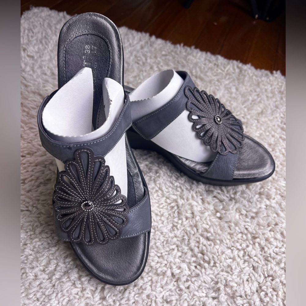 WOMENS NAOT FANCY SLIDE METALLIC GREY WEDGE SANDAL SIZE 38 NIB